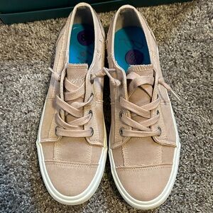 New Blowfish shoes size 8.5